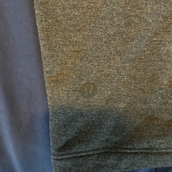 Women’s lululemon knot front crew neck size 8 in grey - Picture 3 of 3